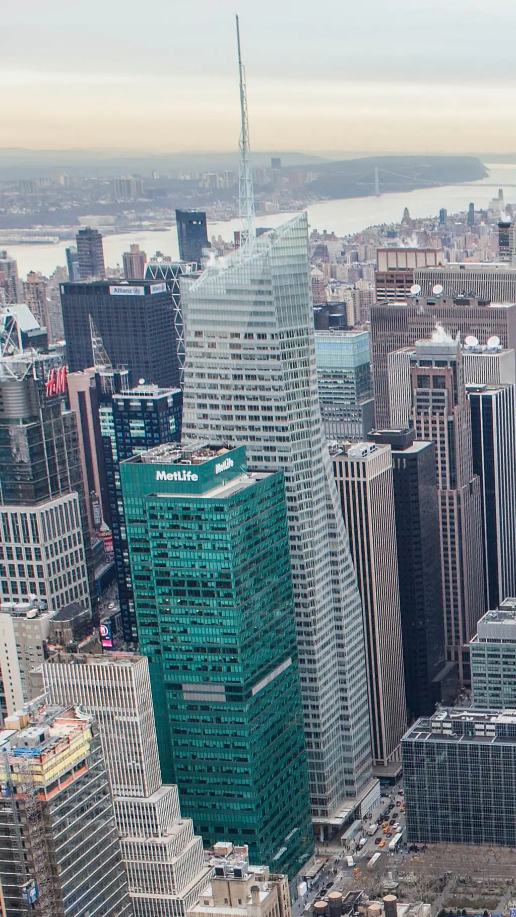10 Tallest Buildings in New York City (2025) Bank of America tower located in Midtown Manhattan, New York City
