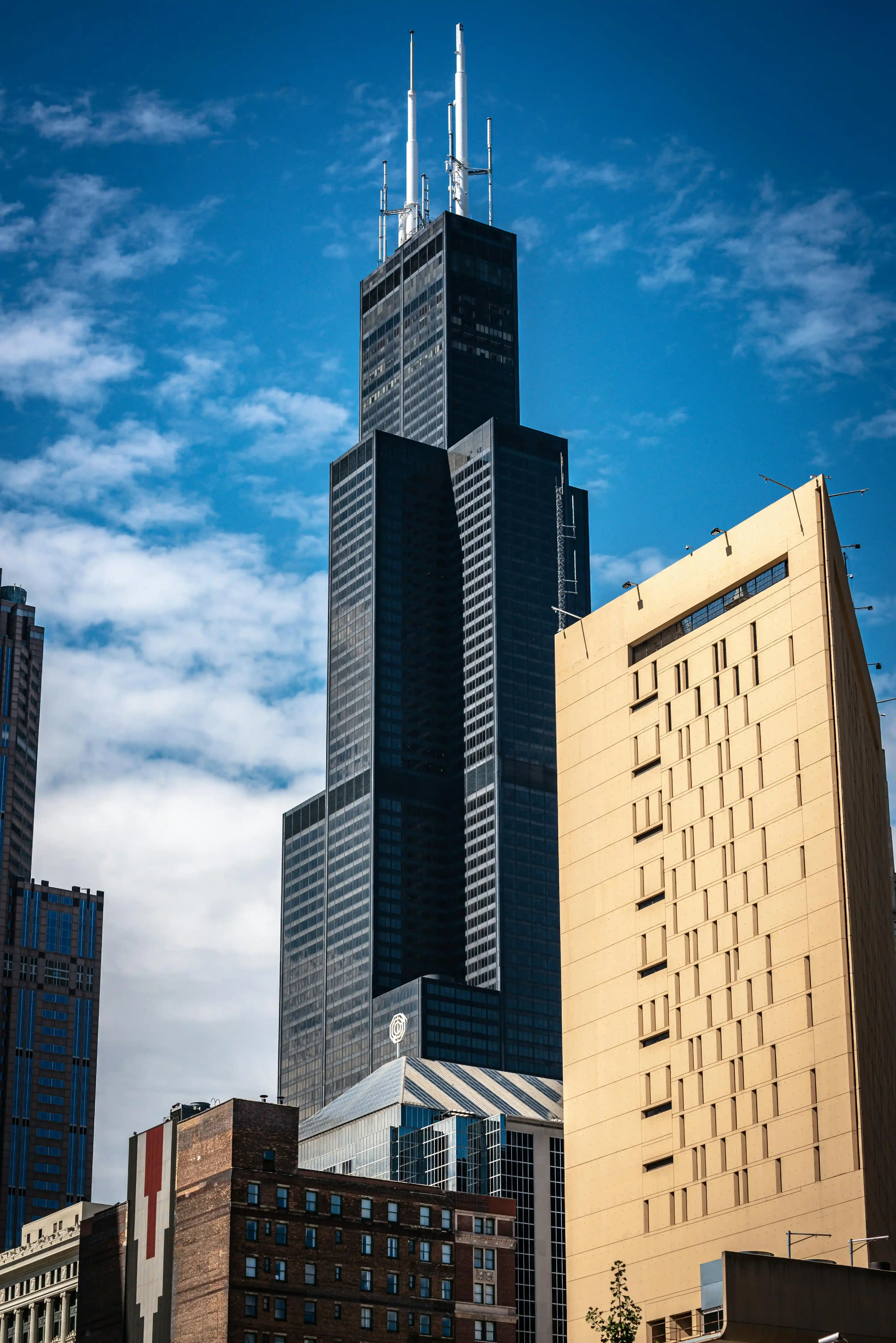 Willis Tower: Fun Facts and Information sears willis tower sunny day
