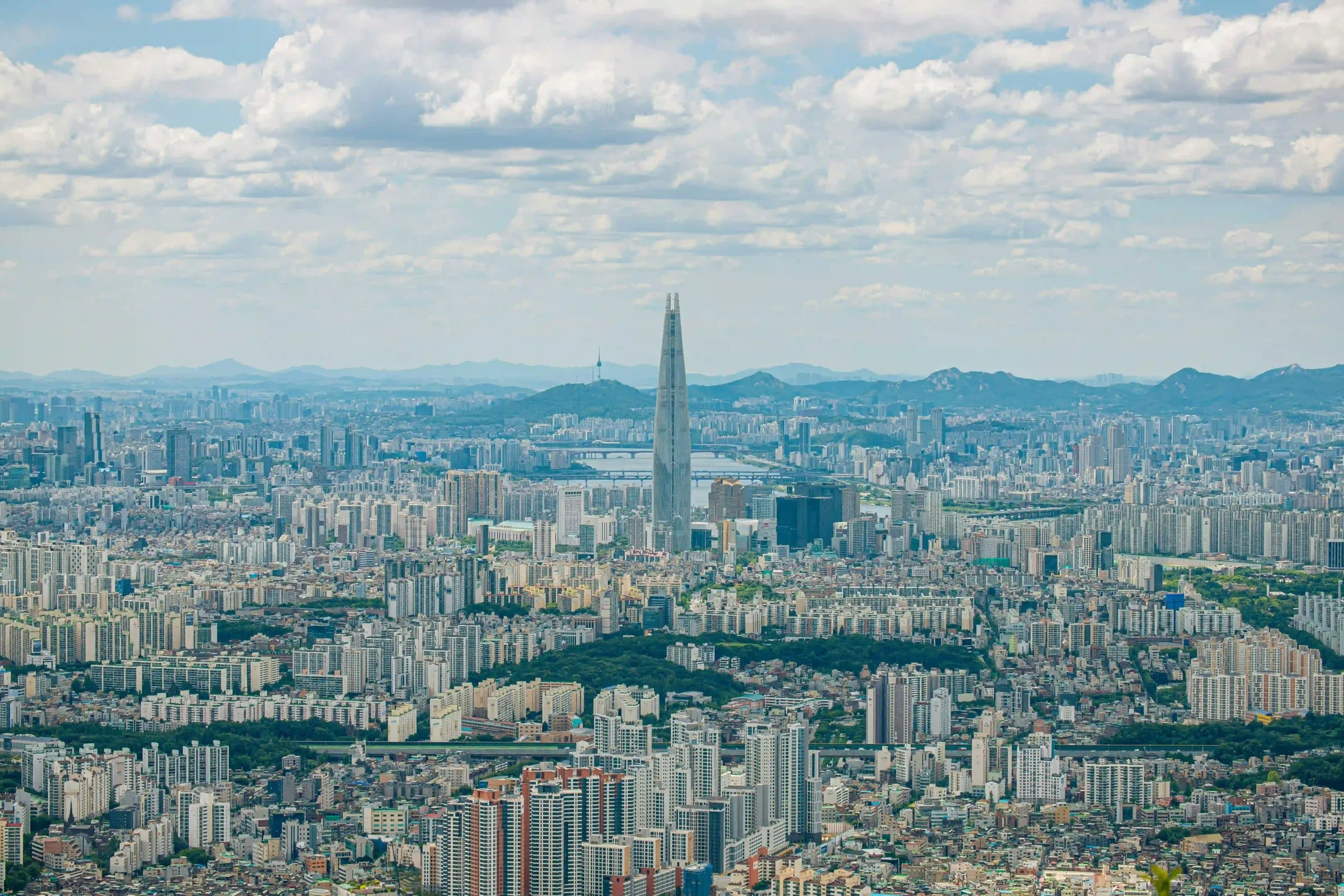 Top 10 Countries with the Most Skyscrapers in the World 2025 Lotte World Tower and the Seoul skyline