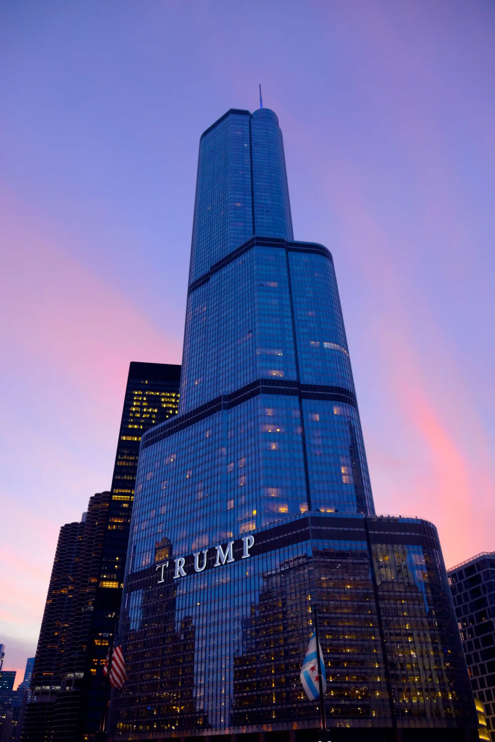 10 Tallest Buildings in the USA (2025) Trump Tower Chicago