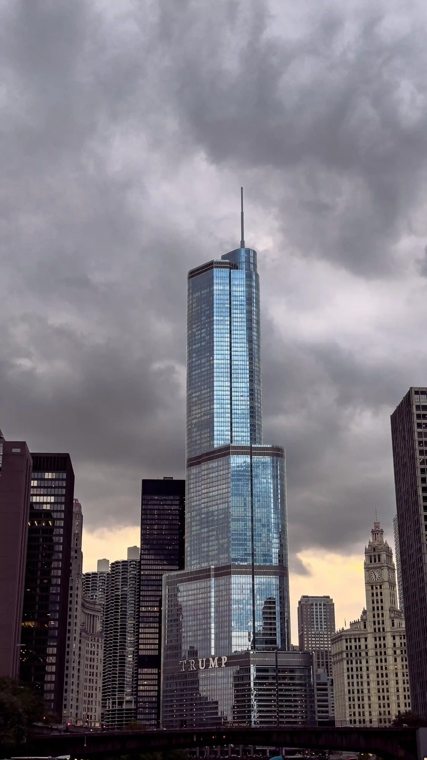 10 Tallest Buildings in the USA (2025) Trump Hotel Chicago Skyscraper